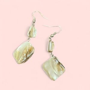 Shell Dangle Earrings 🐚